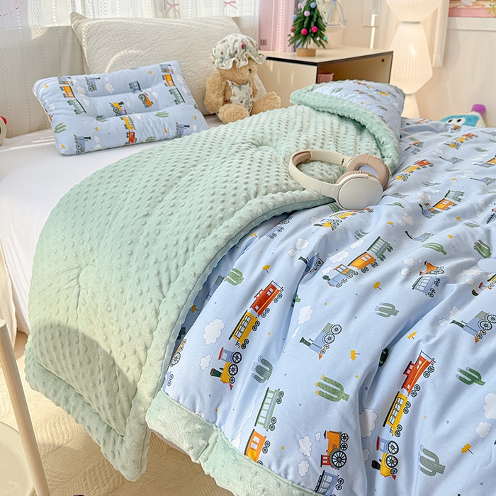 91家纺网 家纺一手货源 找家纺 十九色 2025秋冬新款全棉豆豆被春秋被被子被芯 小火车