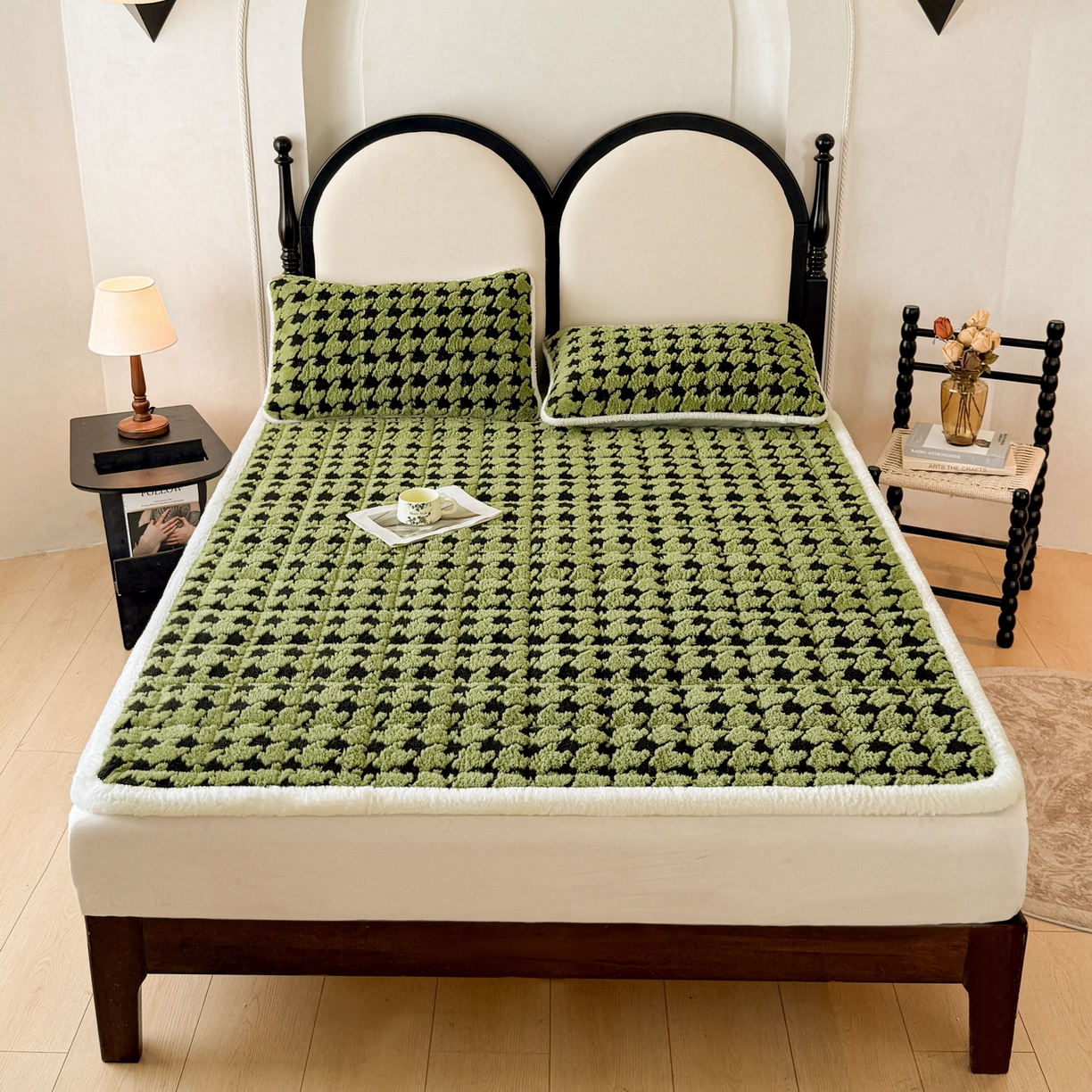 91家纺网 家纺一手货源 找家纺 LIFE.丽芙 2025秋冬新款色纱提花舒棉绒加厚夹棉床垫床护垫单件简约床褥床垫子三件套 千鸟格-草绿