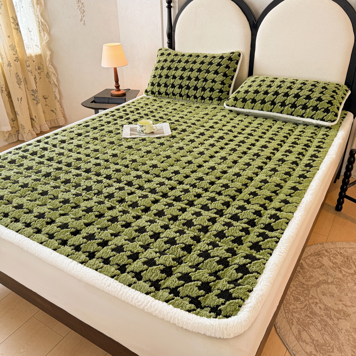 91家纺网 家纺一手货源 找家纺 LIFE.丽芙 2025秋冬新款色纱提花舒棉绒加厚夹棉床垫床护垫单件简约床褥床垫子三件套 千鸟格-草绿