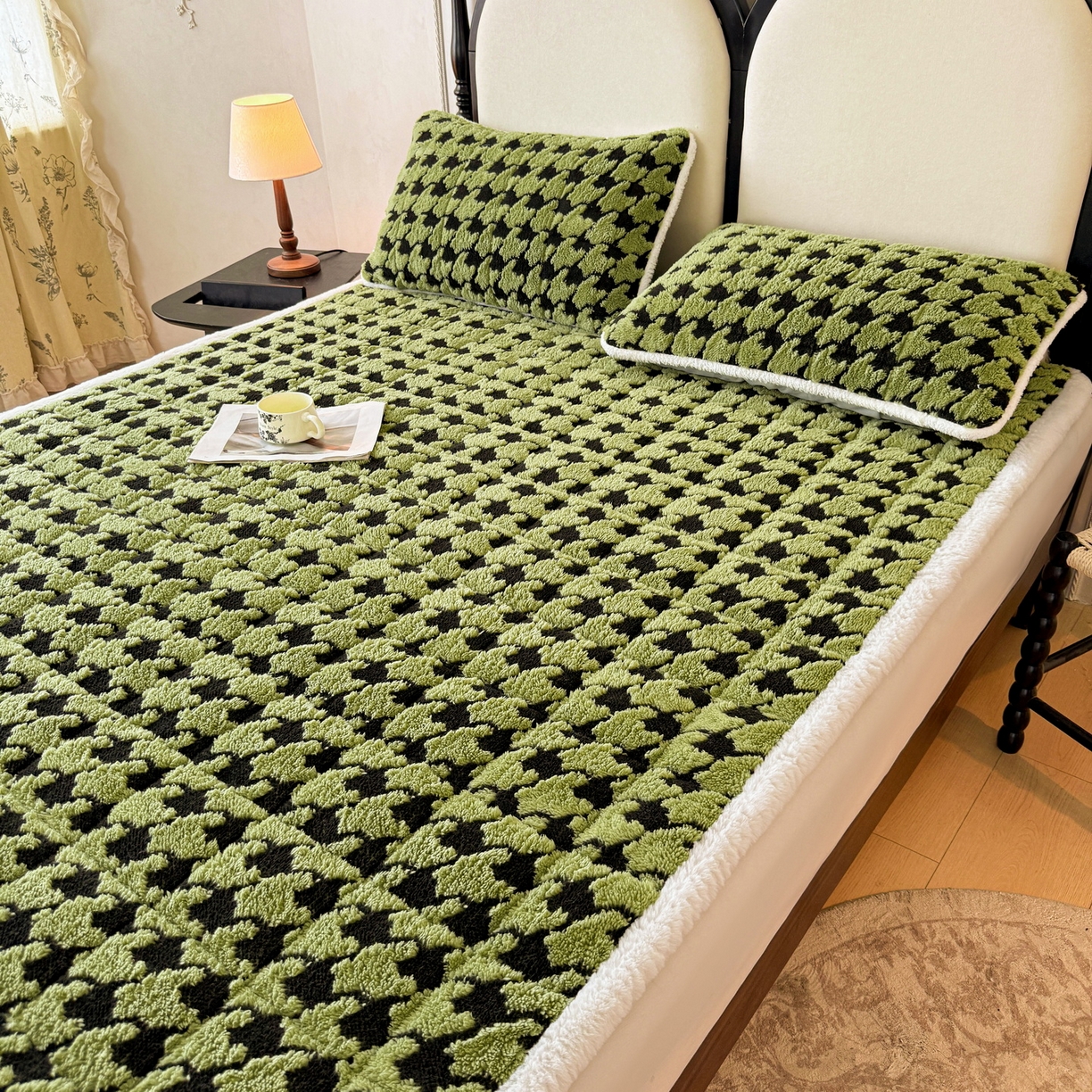 91家纺网 家纺一手货源 找家纺 LIFE.丽芙 2025秋冬新款色纱提花舒棉绒加厚夹棉床垫床护垫单件简约床褥床垫子三件套 千鸟格-草绿