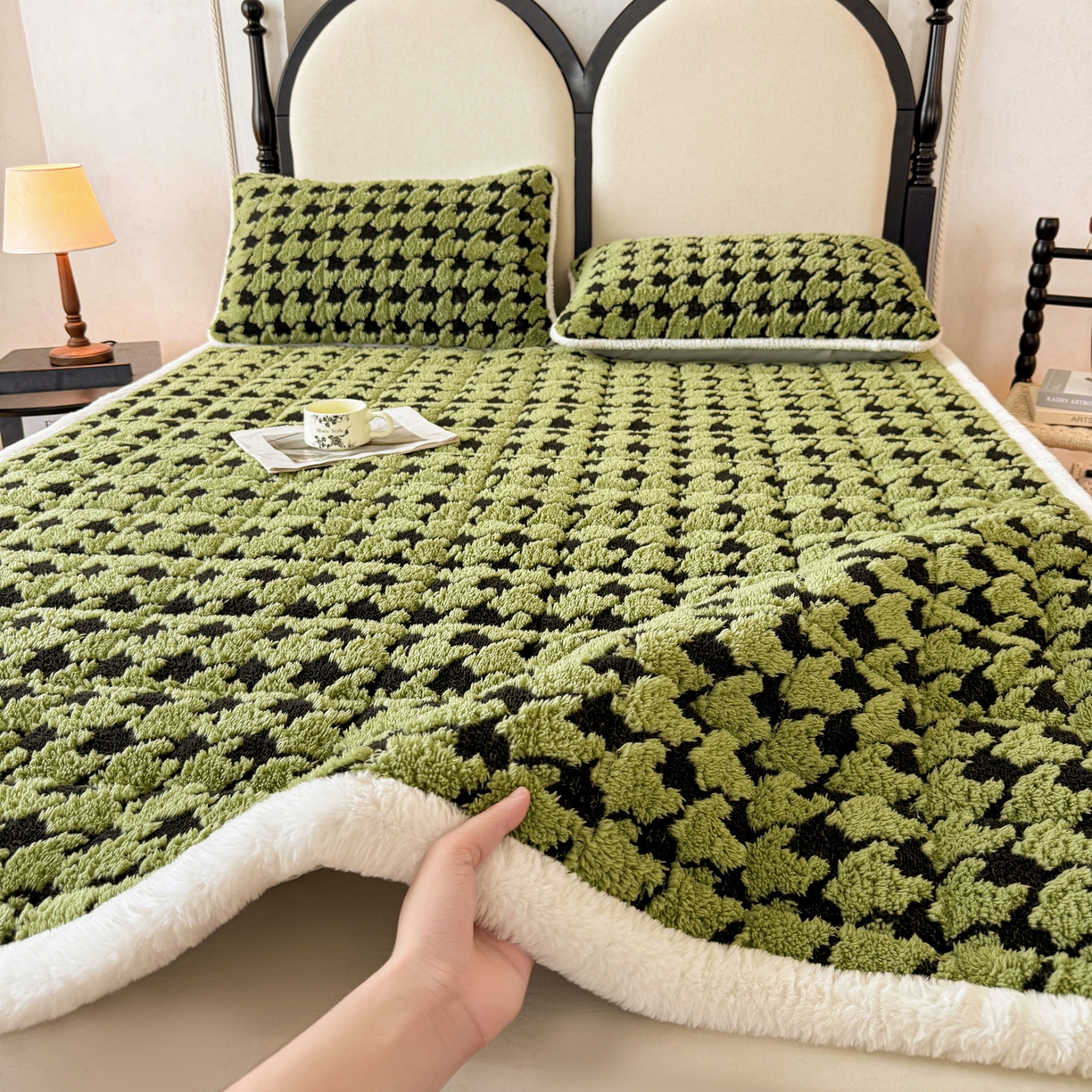 91家纺网 家纺一手货源 找家纺 LIFE.丽芙 2025秋冬新款色纱提花舒棉绒加厚夹棉床垫床护垫单件简约床褥床垫子三件套 千鸟格-草绿