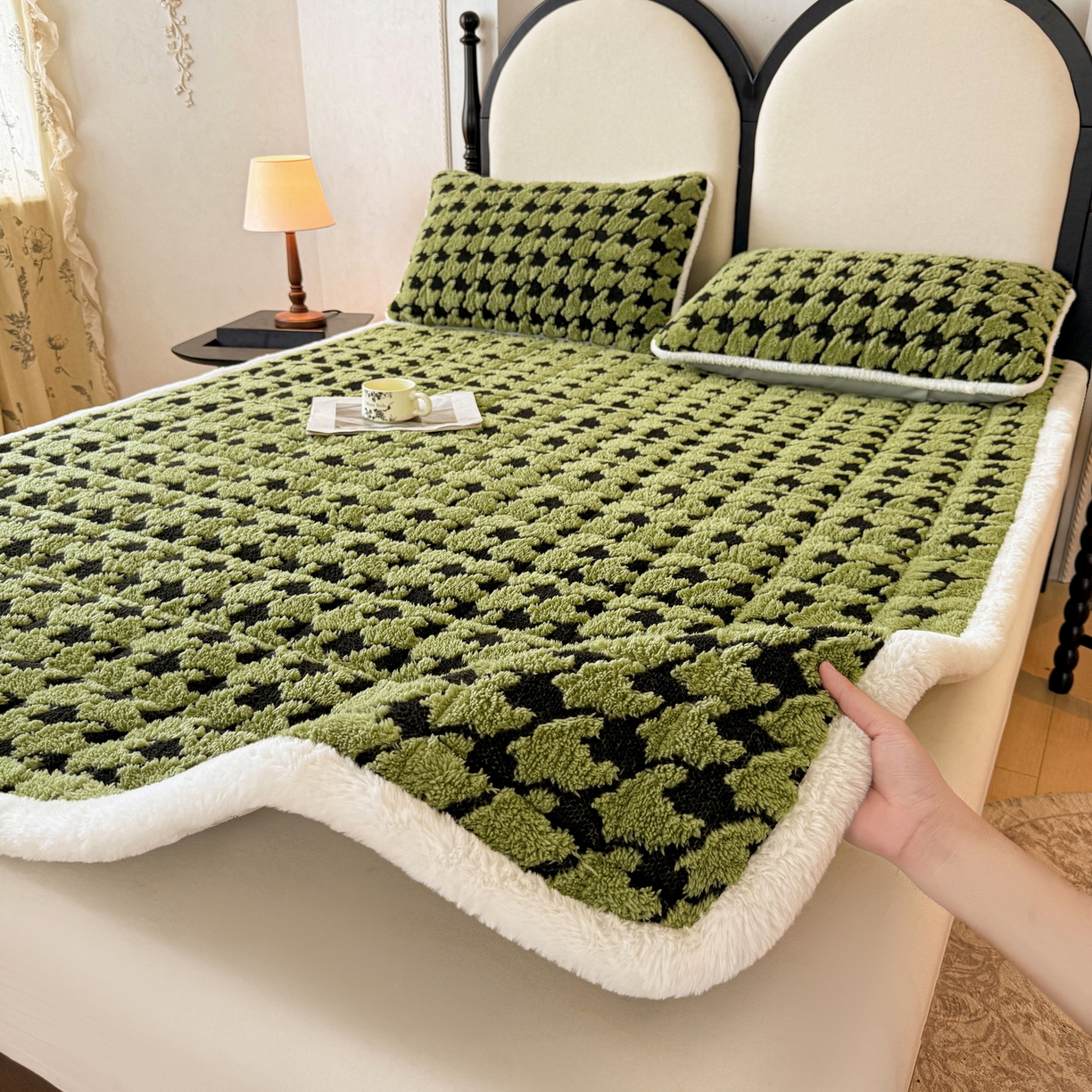 91家纺网 家纺一手货源 找家纺 LIFE.丽芙 2025秋冬新款色纱提花舒棉绒加厚夹棉床垫床护垫单件简约床褥床垫子三件套 千鸟格-草绿