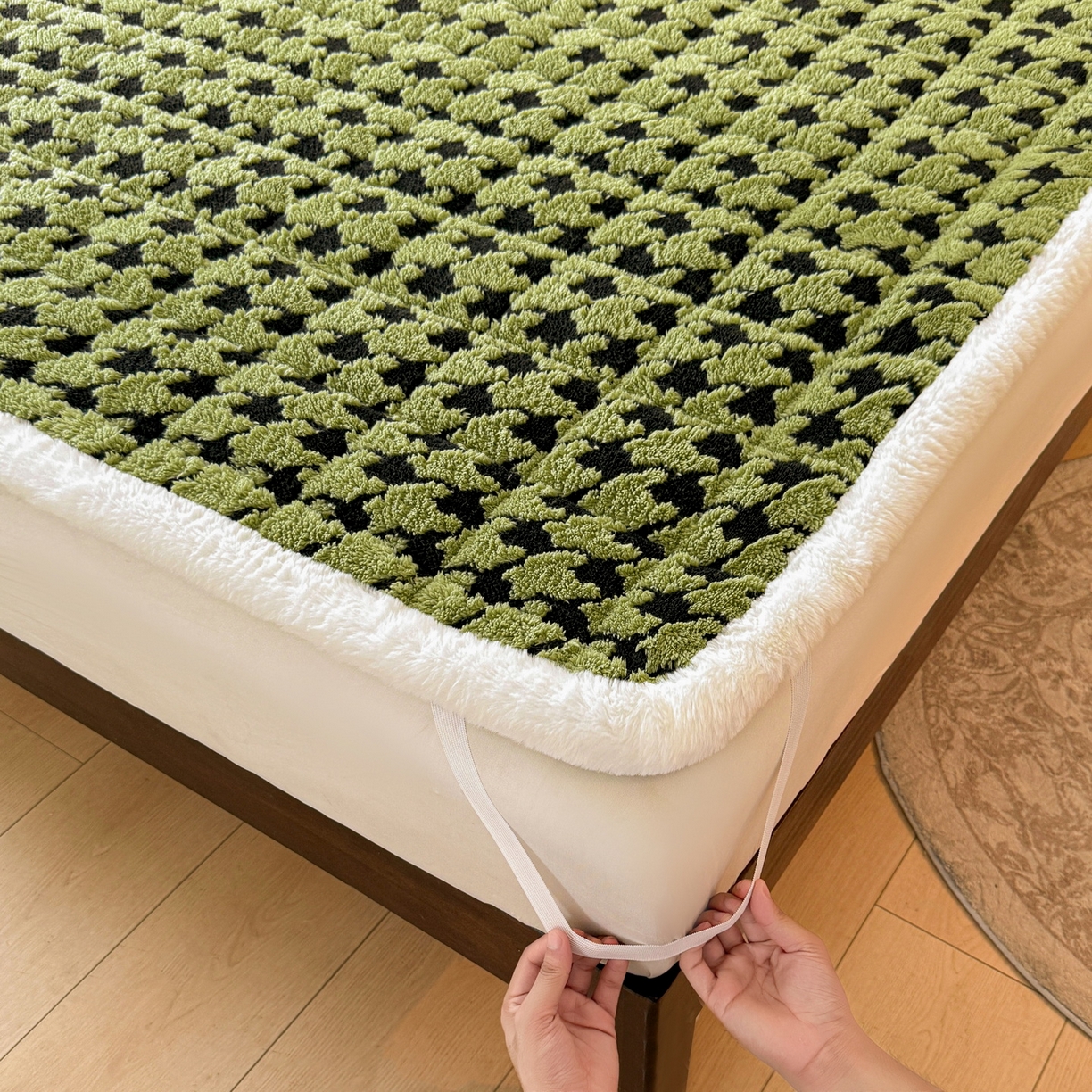 91家纺网 家纺一手货源 找家纺 LIFE.丽芙 2025秋冬新款色纱提花舒棉绒加厚夹棉床垫床护垫单件简约床褥床垫子三件套 千鸟格-草绿