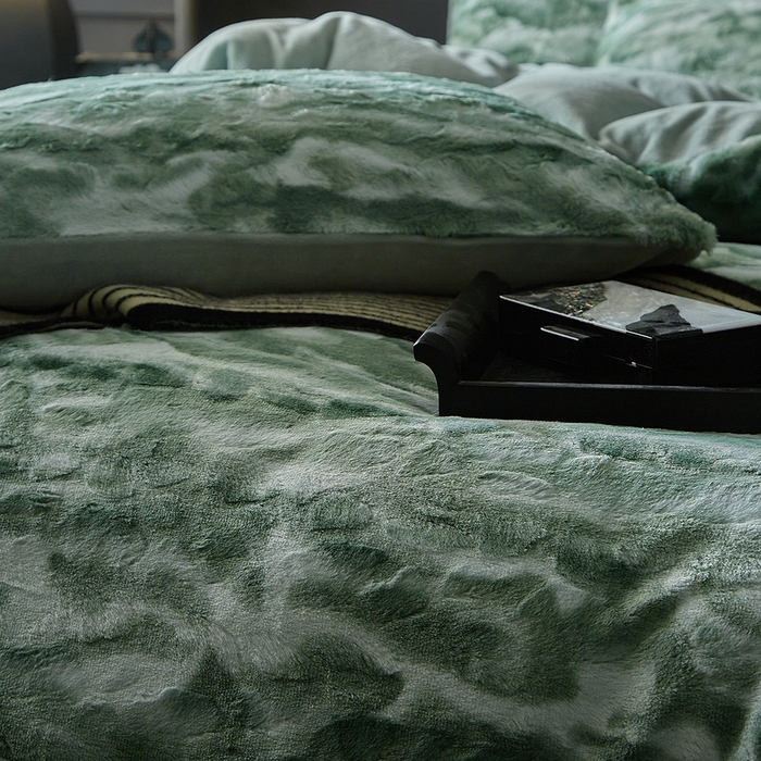 91家纺网 家纺一手货源 找家纺 缘生活 2025新款消光印花绒四件套年轻时尚 消光印花绒-绿色