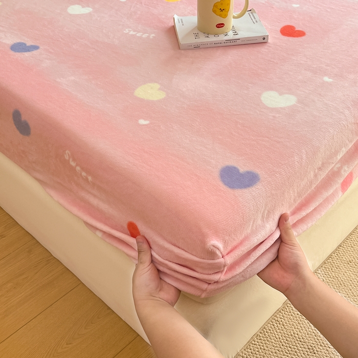 91家纺网 家纺一手货源 找家纺 寻米 2025新款高克重加厚保暖牛奶绒床笠-大床图 爱心星语