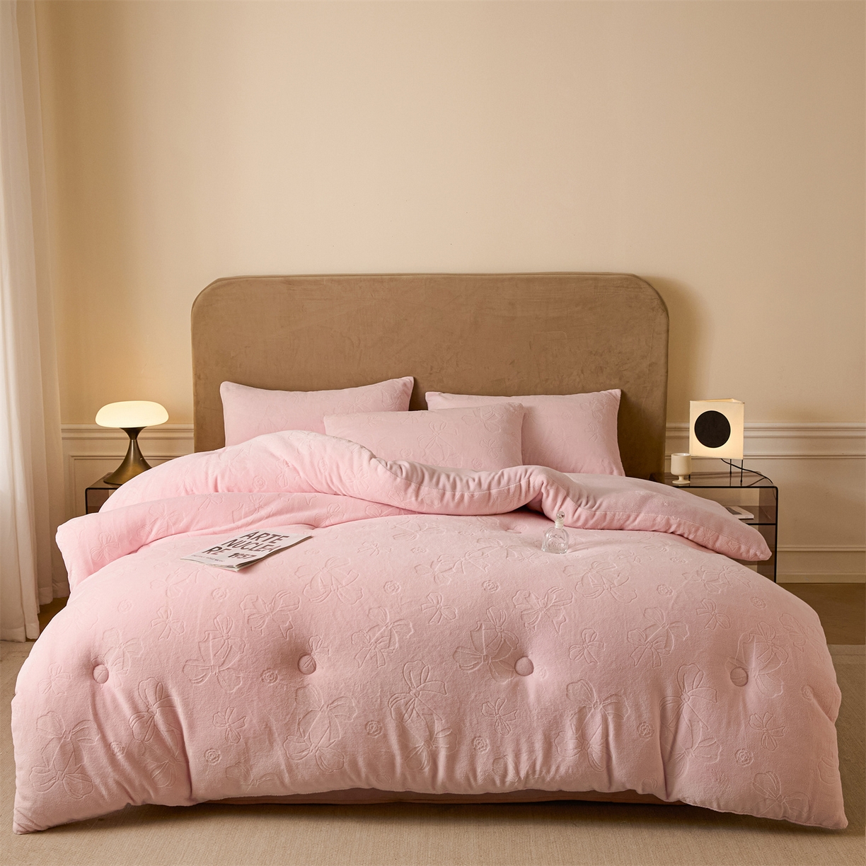 91家纺网 家纺一手货源 找家纺 星座家纺 2025新款雕花绒被子被芯冬被 蝴蝶结-粉