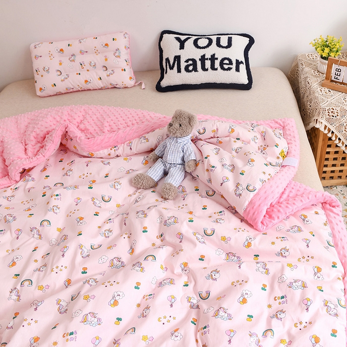 91家纺网 家纺一手货源 找家纺 十九色 2025秋冬新款全棉豆豆被春秋被被子被芯 彩虹小马