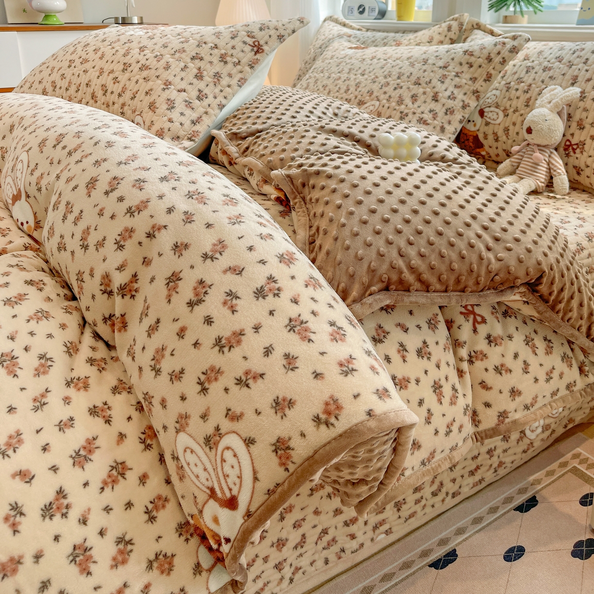 91家纺网 家纺一手货源 找家纺 元熙 2025新款印花小清新韩国绒牛奶绒豆豆床盖四件套-织梦时空