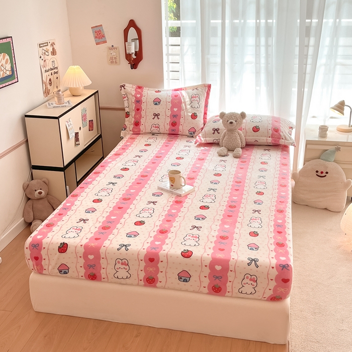 91家纺网 家纺一手货源 找家纺 寻米 2025新款高克重加厚保暖牛奶绒床笠-大床图 草莓兔兔