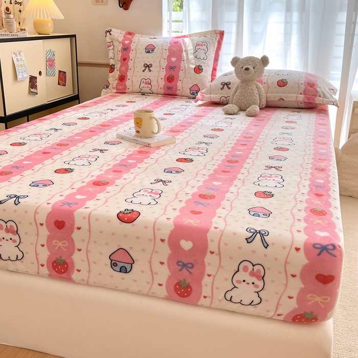 91家纺网 家纺一手货源 找家纺 寻米 2025新款高克重加厚保暖牛奶绒床笠-大床图 草莓兔兔