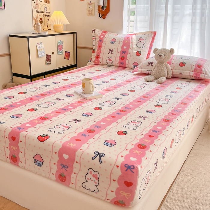 91家纺网 家纺一手货源 找家纺 寻米 2025新款高克重加厚保暖牛奶绒床笠-大床图 草莓兔兔