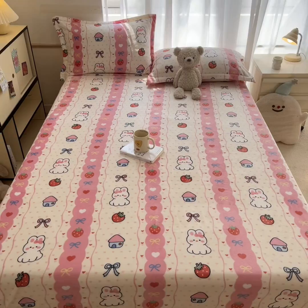 91家纺网 家纺一手货源 找家纺 寻米 2025新款高克重加厚保暖牛奶绒床笠-大床图 草莓兔兔