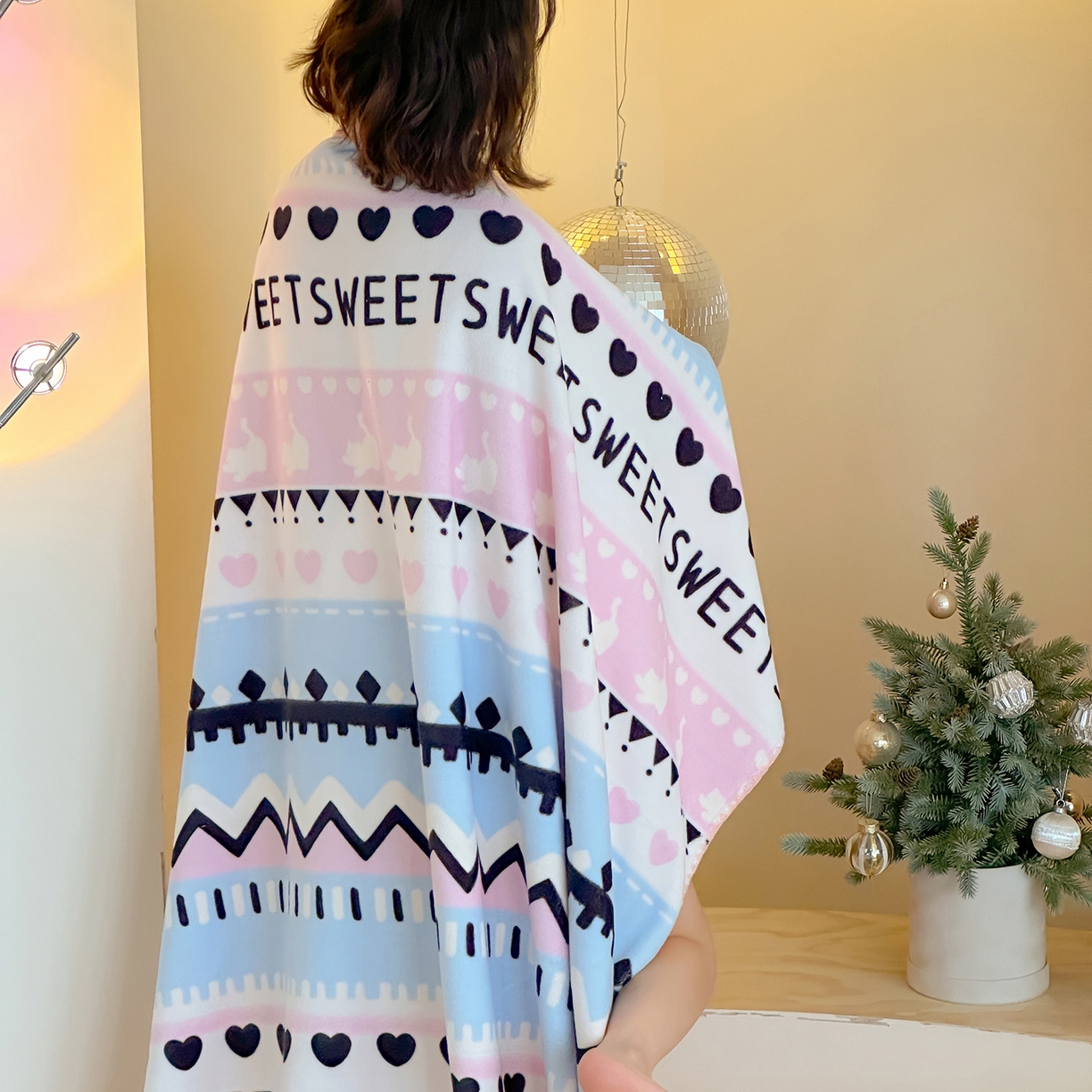 91家纺网 家纺一手货源 找家纺 桃子家居 2025新款A类ins加厚半边绒米粒绒牛奶绒三角针贝壳边多功能毛毯毯子 绒毛毯-三角针费尔岛粉