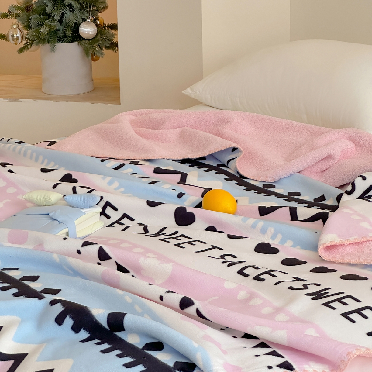 91家纺网 家纺一手货源 找家纺 桃子家居 2025新款A类ins加厚半边绒米粒绒牛奶绒三角针贝壳边多功能毛毯毯子 绒毛毯-三角针费尔岛粉