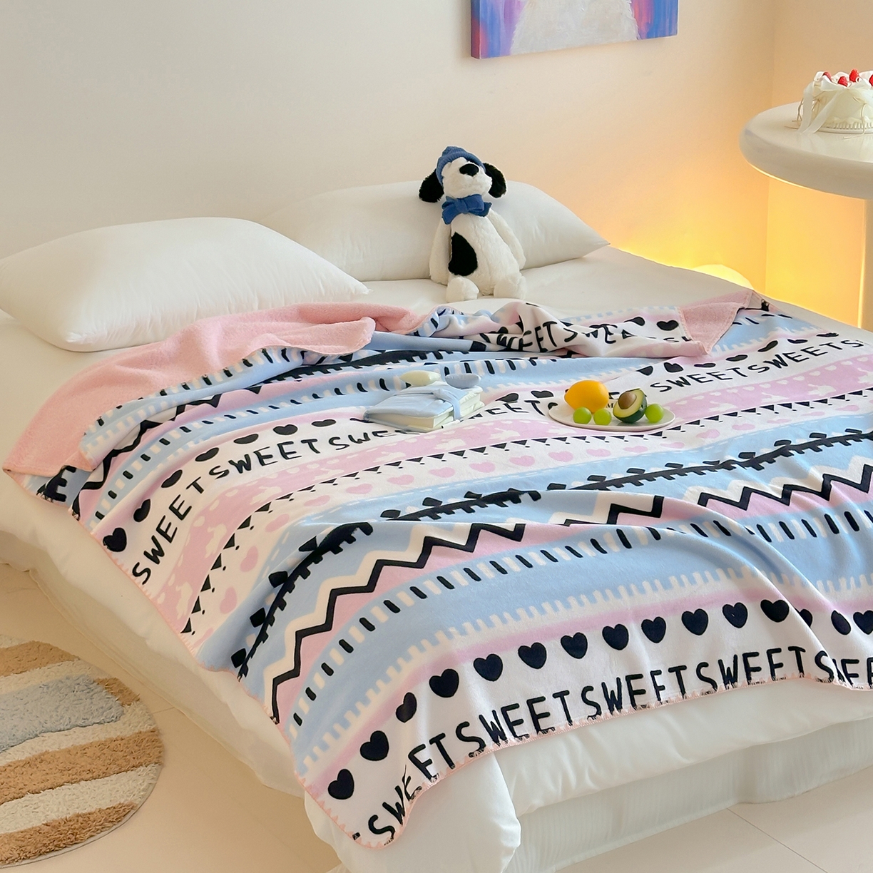 91家纺网 家纺一手货源 找家纺 桃子家居 2025新款A类ins加厚半边绒米粒绒牛奶绒三角针贝壳边多功能毛毯毯子 绒毛毯-三角针费尔岛粉