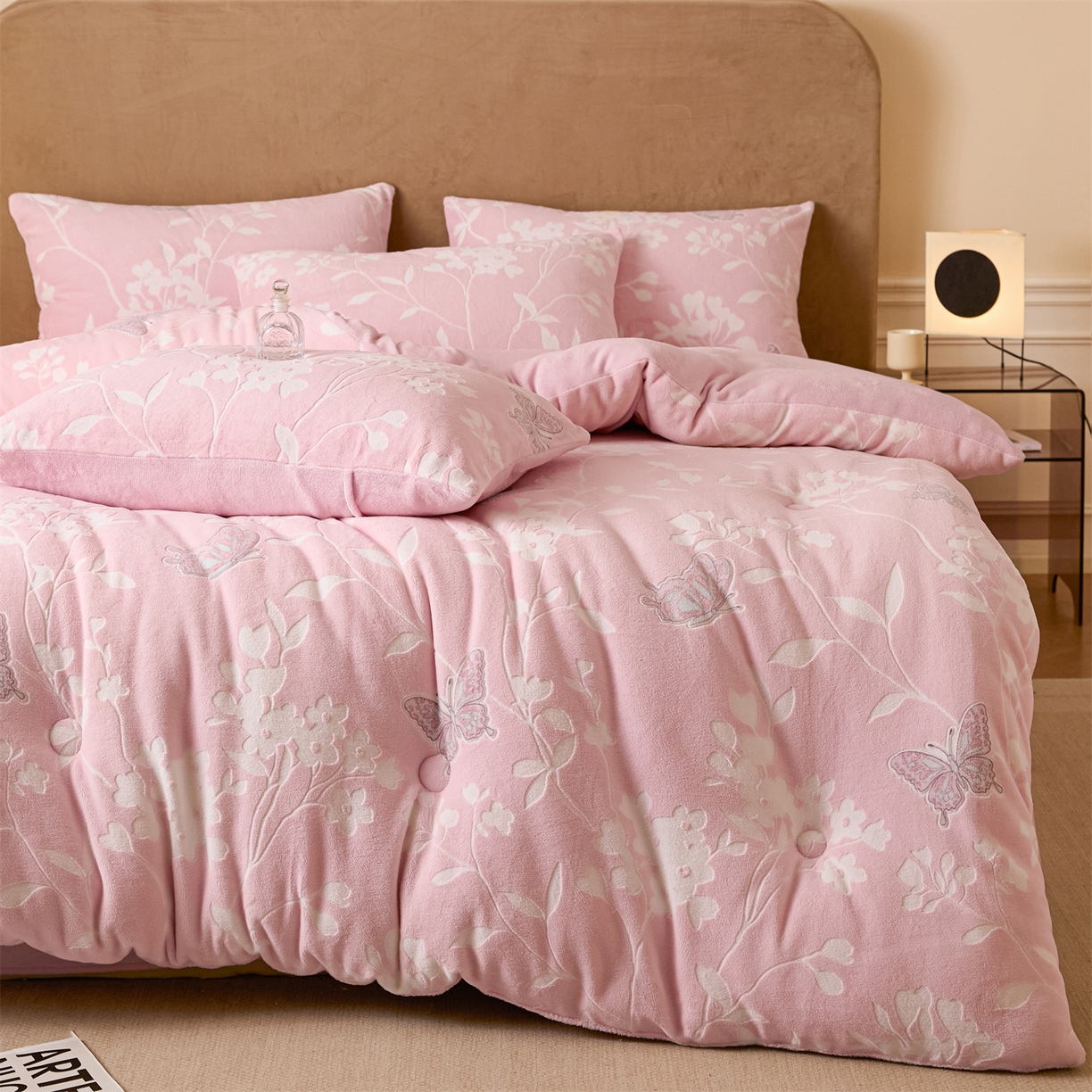 91家纺网 家纺一手货源 找家纺 星座家纺 2025新款雕花绒被子被芯冬被 蝶舞-豆沙