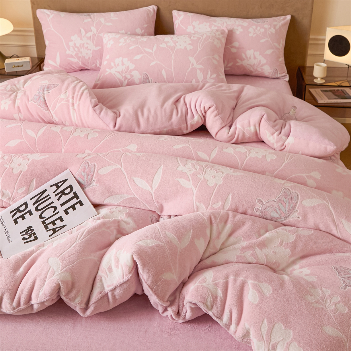 91家纺网 家纺一手货源 找家纺 星座家纺 2025新款雕花绒被子被芯冬被 蝶舞-豆沙