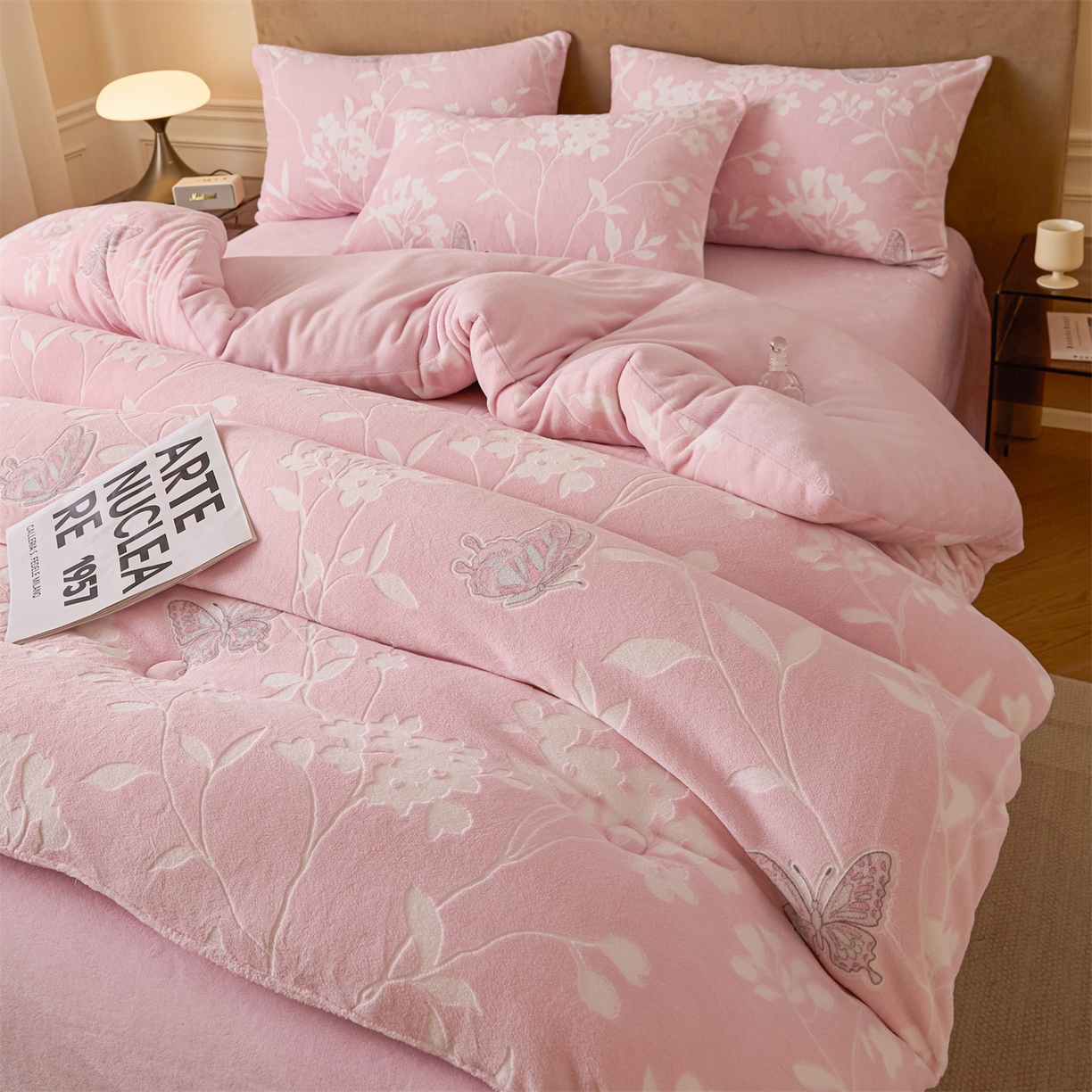 91家纺网 家纺一手货源 找家纺 星座家纺 2025新款雕花绒被子被芯冬被 蝶舞-豆沙