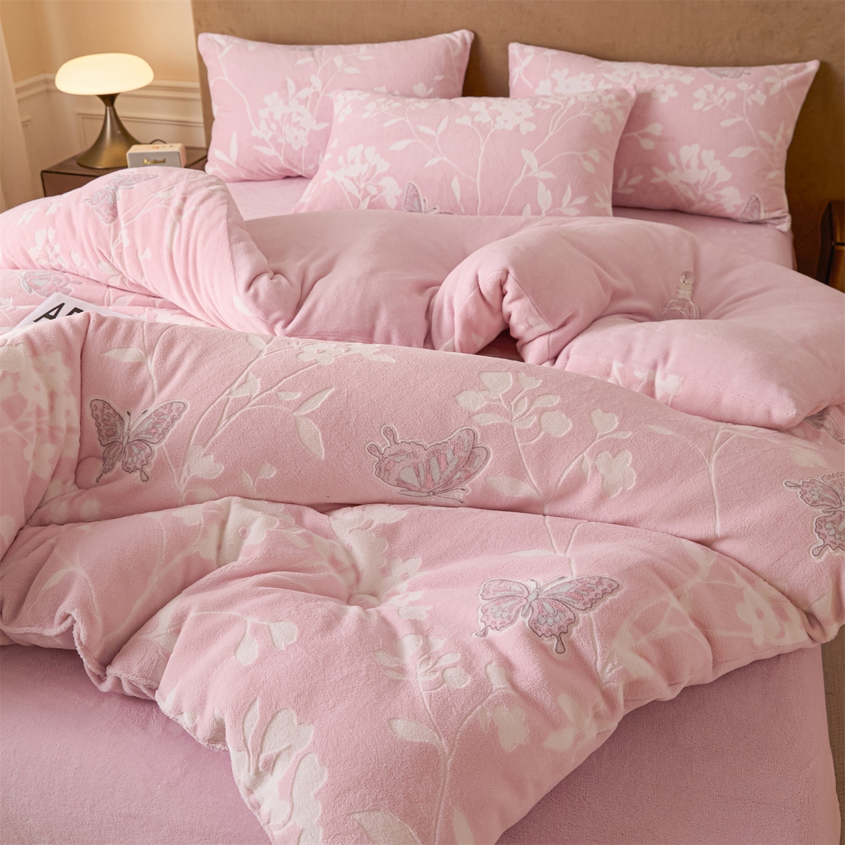 91家纺网 家纺一手货源 找家纺 星座家纺 2025新款雕花绒被子被芯冬被 蝶舞-豆沙