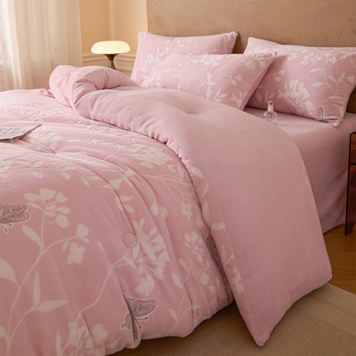 91家纺网 家纺一手货源 找家纺 星座家纺 2025新款雕花绒被子被芯冬被 蝶舞-豆沙