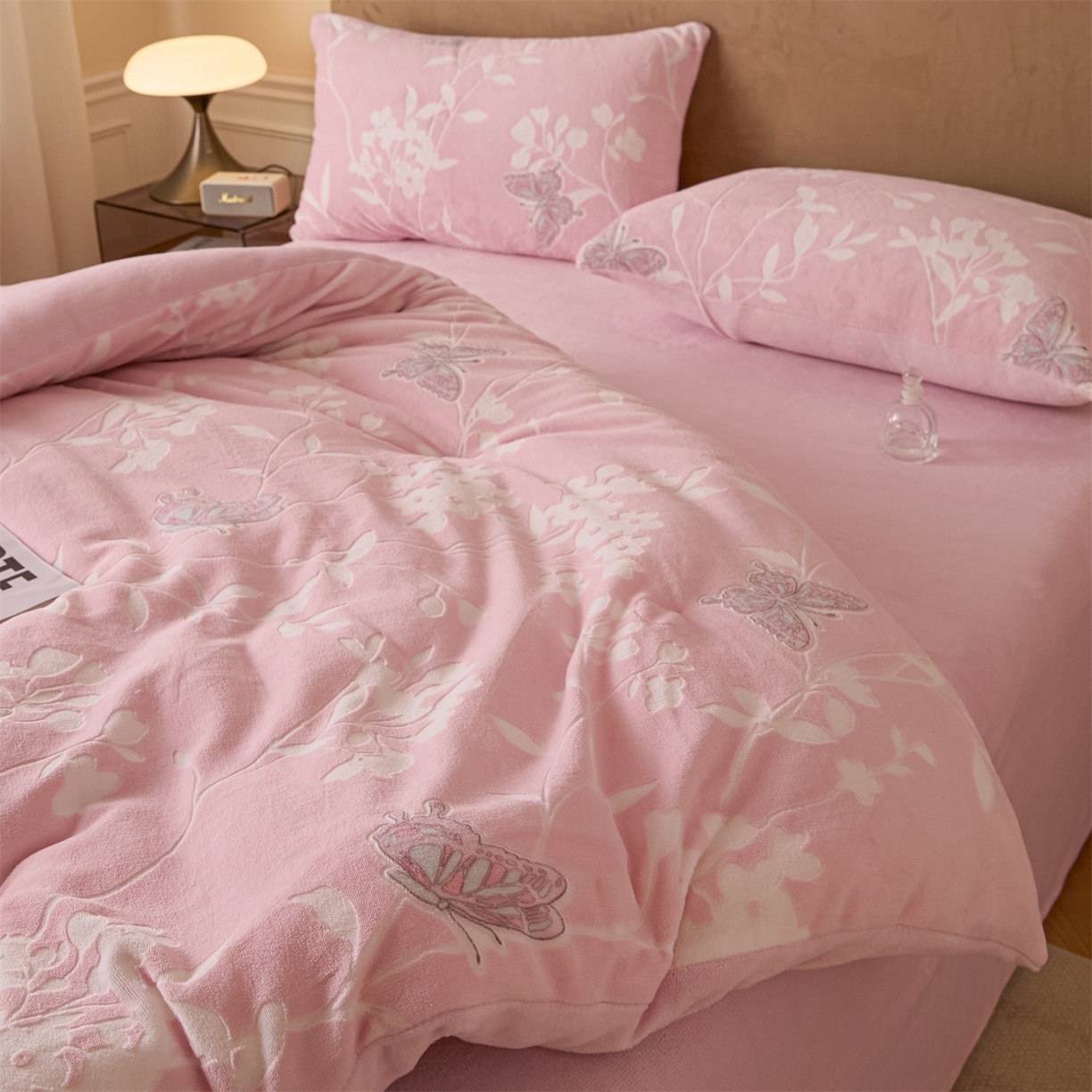 91家纺网 家纺一手货源 找家纺 星座家纺 2025新款雕花绒被子被芯冬被 蝶舞-豆沙