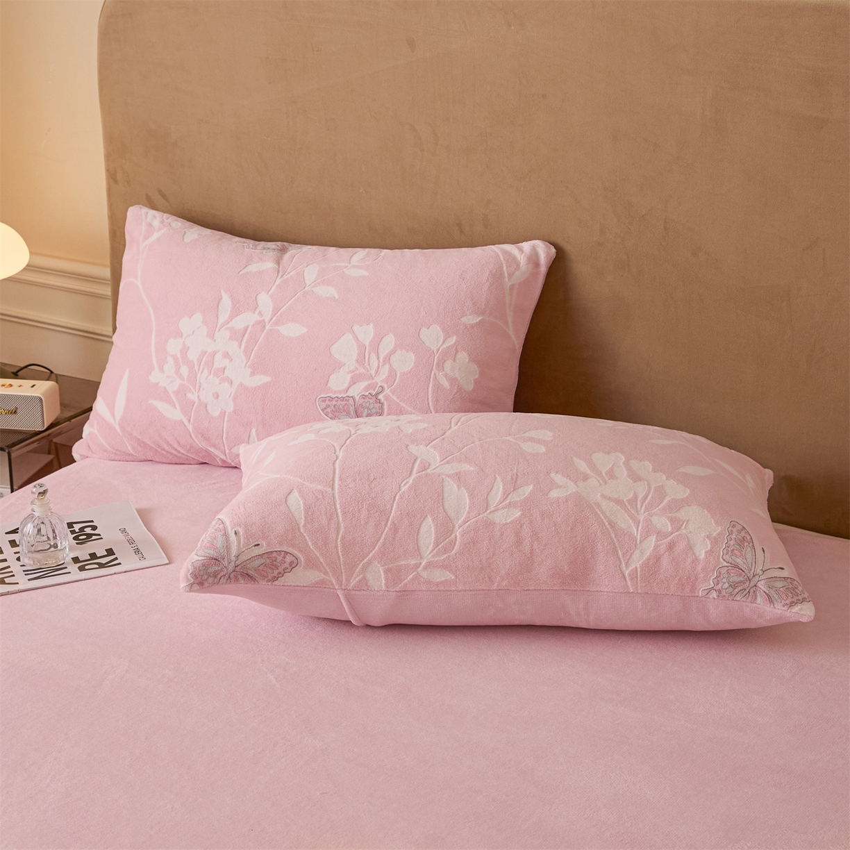 91家纺网 家纺一手货源 找家纺 星座家纺 2025新款雕花绒被子被芯冬被 蝶舞-豆沙