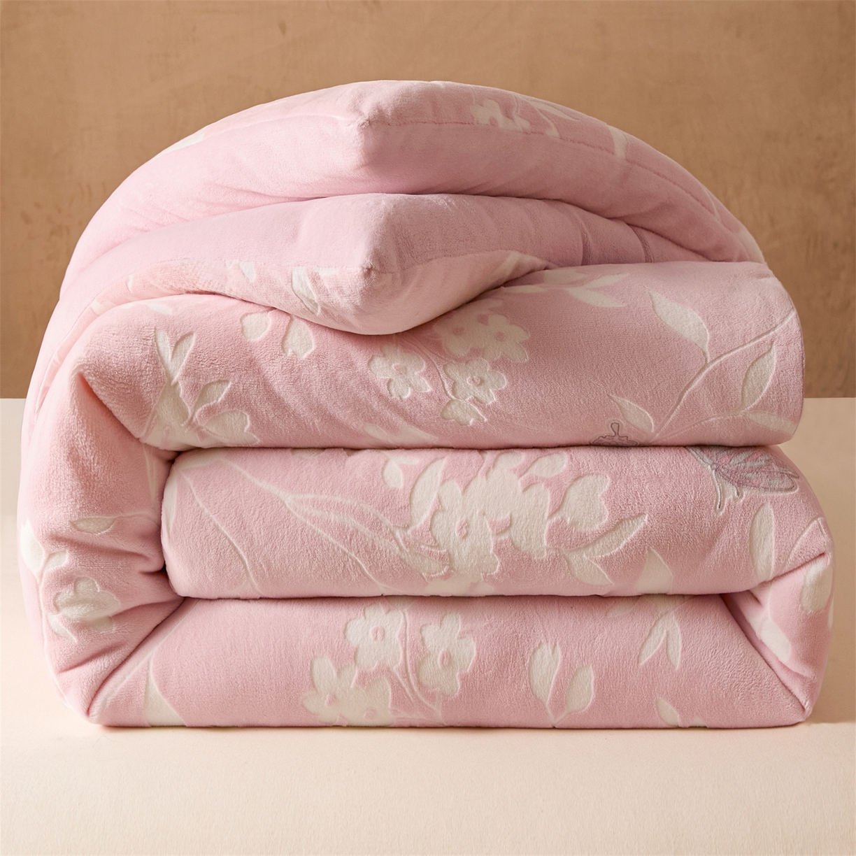 91家纺网 家纺一手货源 找家纺 星座家纺 2025新款雕花绒被子被芯冬被 蝶舞-豆沙