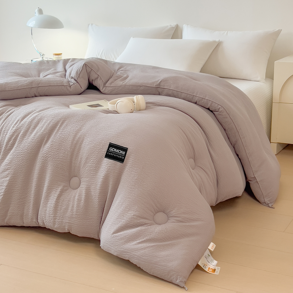 91家纺网 家纺一手货源 找家纺 梵克保罗 2025秋冬新款10A抗菌泡泡棉冬被子被芯单人被双人被子被芯 浅灰