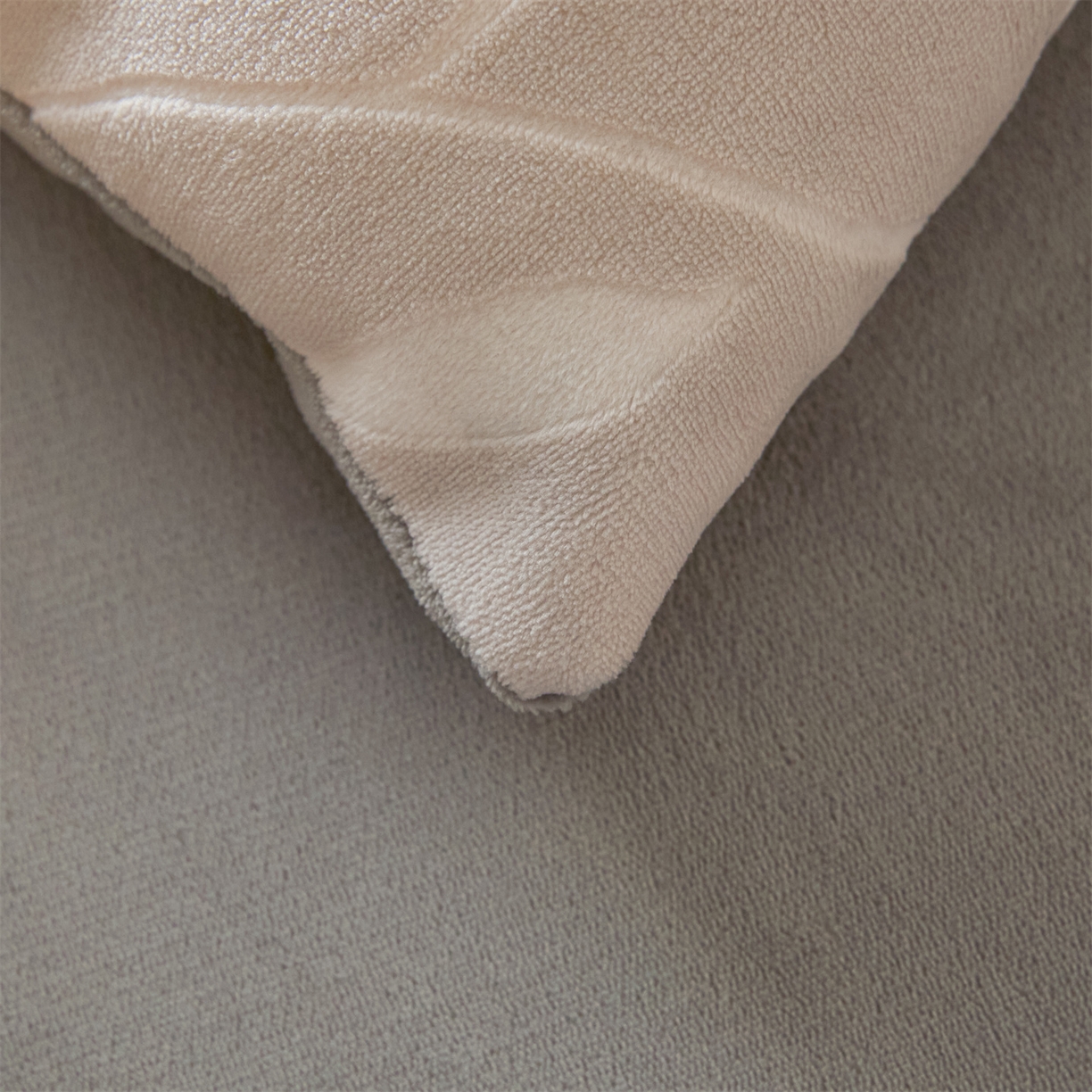 91家纺网 家纺一手货源 找家纺 星座家纺 2025新款雕花绒被子被芯冬被 蝶舞-浅灰