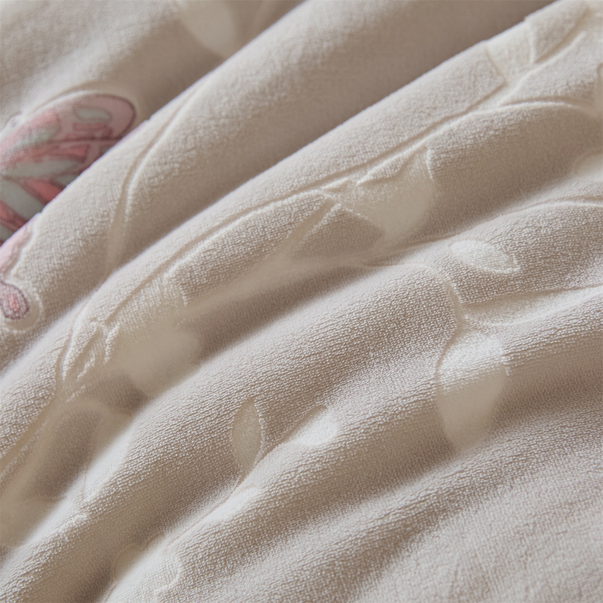 91家纺网 家纺一手货源 找家纺 星座家纺 2025新款雕花绒被子被芯冬被 蝶舞-浅灰