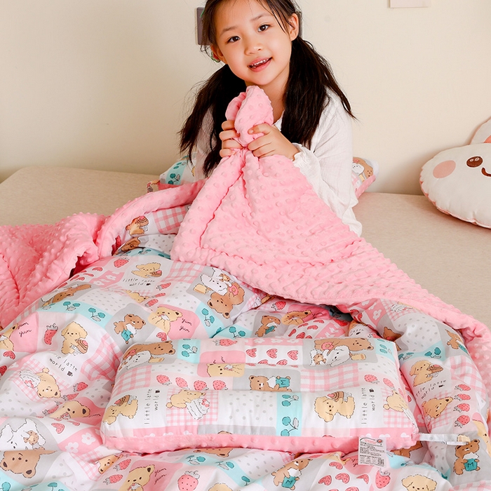 91家纺网 家纺一手货源 找家纺 十九色 2025秋冬新款全棉豆豆被春秋被被子被芯 蛋糕熊