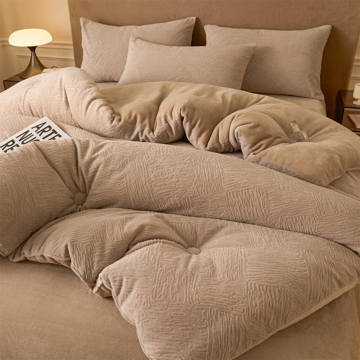 91家纺网 家纺一手货源 找家纺 星座家纺 2025新款雕花绒被子被芯冬被 格纹-卡其