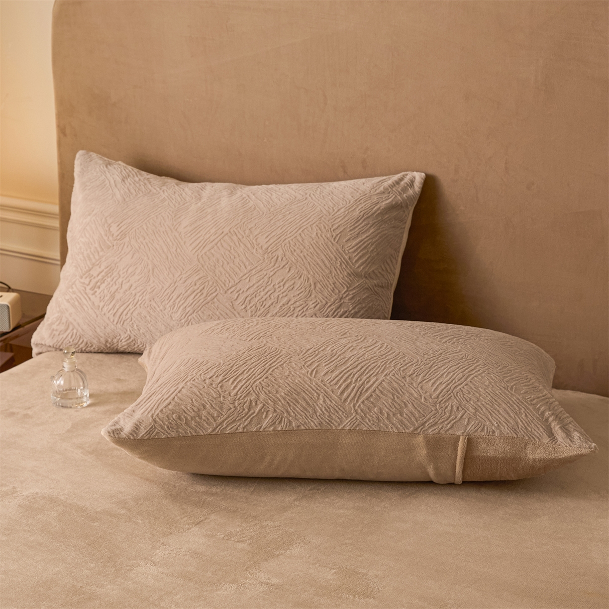 91家纺网 家纺一手货源 找家纺 星座家纺 2025新款雕花绒被子被芯冬被 格纹-卡其