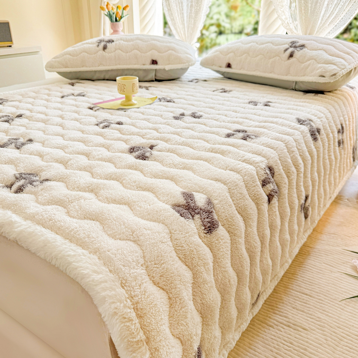 91家纺网 家纺一手货源 找家纺 LIFE.丽芙 2025秋冬新款北极绒加厚夹棉床垫床护垫单件牛奶绒床褥床垫子三件套 蝶梦-黑