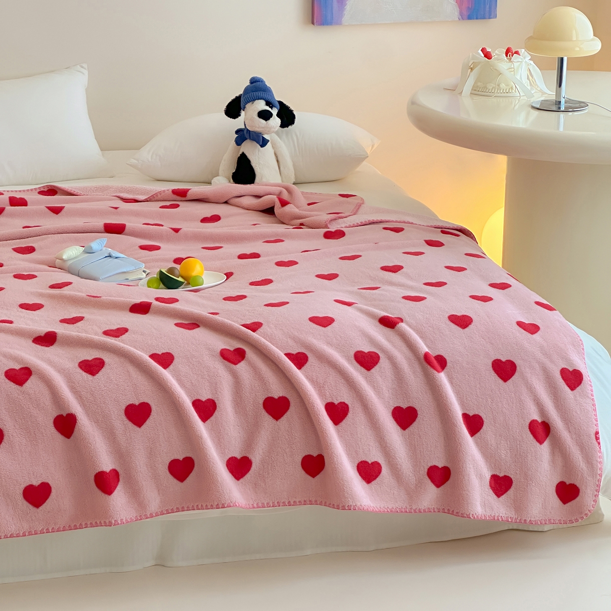 91家纺网 家纺一手货源 找家纺 桃子家居 2025新款A类ins加厚半边绒米粒绒牛奶绒三角针贝壳边多功能毛毯毯子 绒毛毯-三角针粉爱心