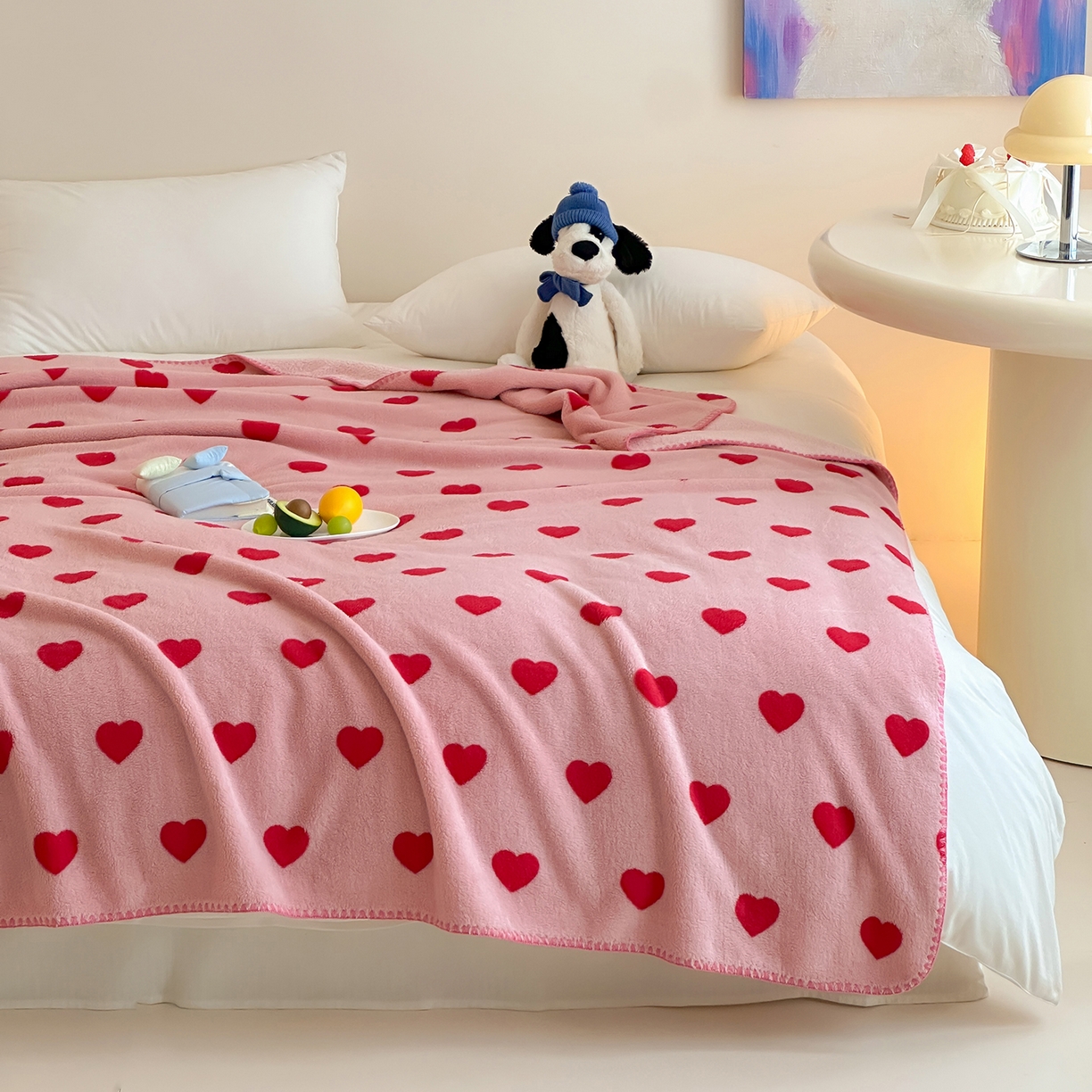 91家纺网 家纺一手货源 找家纺 桃子家居 2025新款A类ins加厚半边绒米粒绒牛奶绒三角针贝壳边多功能毛毯毯子 绒毛毯-三角针粉爱心