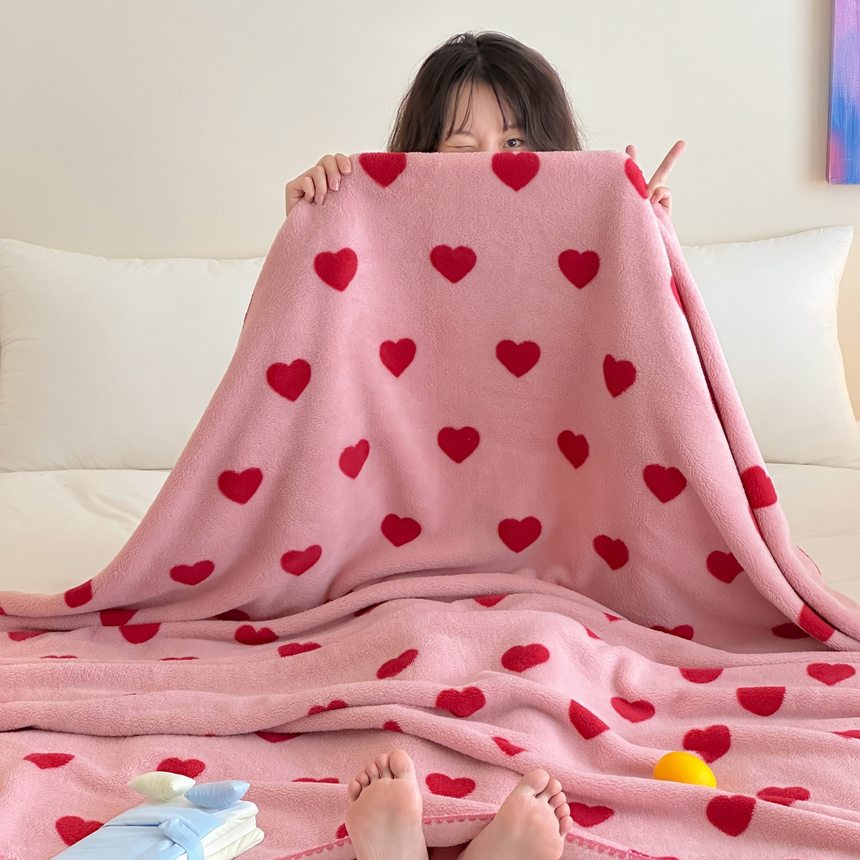 91家纺网 家纺一手货源 找家纺 桃子家居 2025新款A类ins加厚半边绒米粒绒牛奶绒三角针贝壳边多功能毛毯毯子 绒毛毯-三角针粉爱心