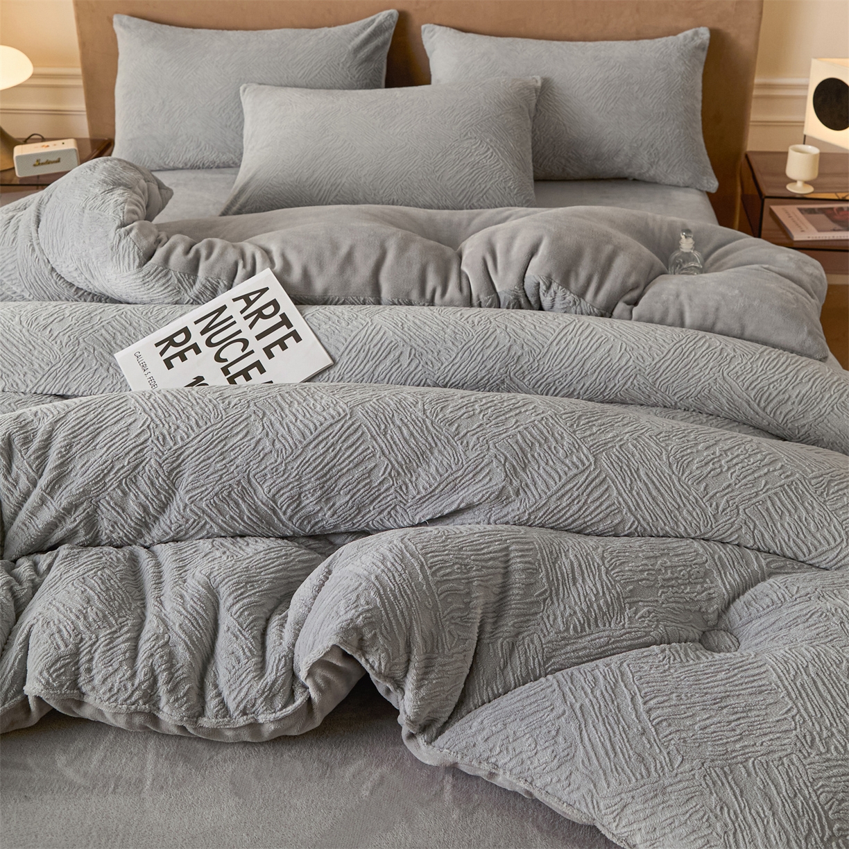 91家纺网 家纺一手货源 找家纺 星座家纺 2025新款雕花绒被子被芯冬被 格纹--山灰