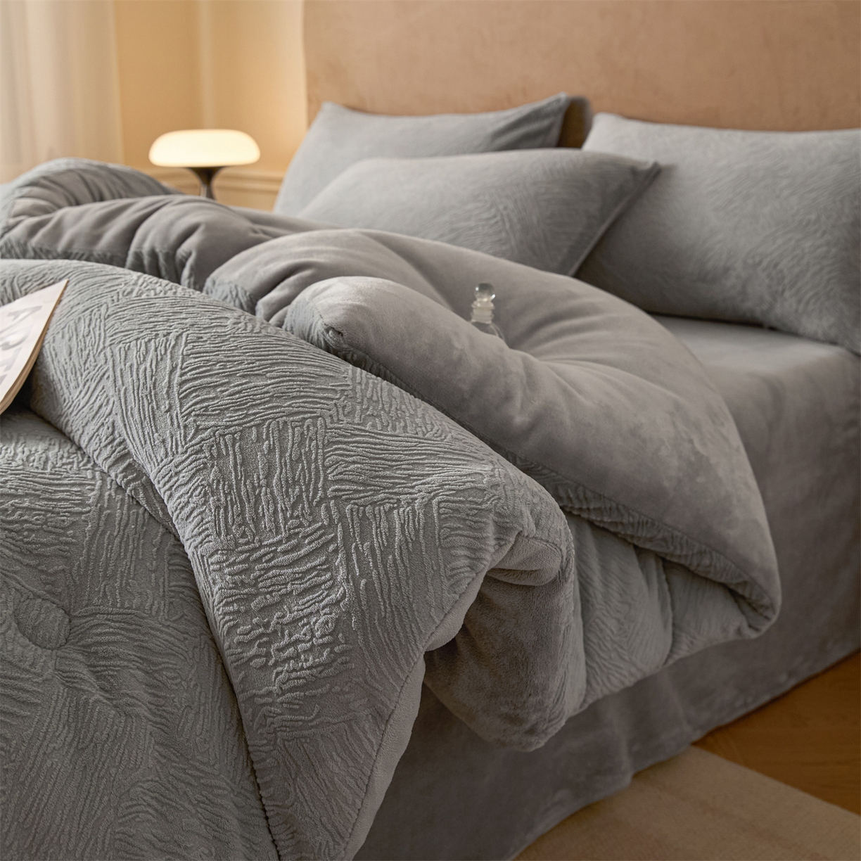 91家纺网 家纺一手货源 找家纺 星座家纺 2025新款雕花绒被子被芯冬被 格纹--山灰
