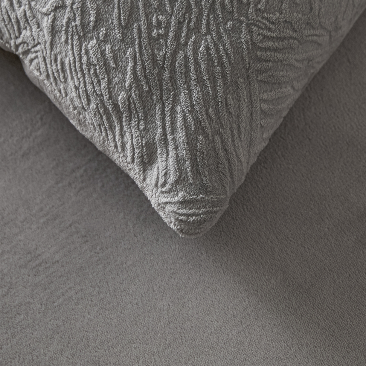 91家纺网 家纺一手货源 找家纺 星座家纺 2025新款雕花绒被子被芯冬被 格纹--山灰