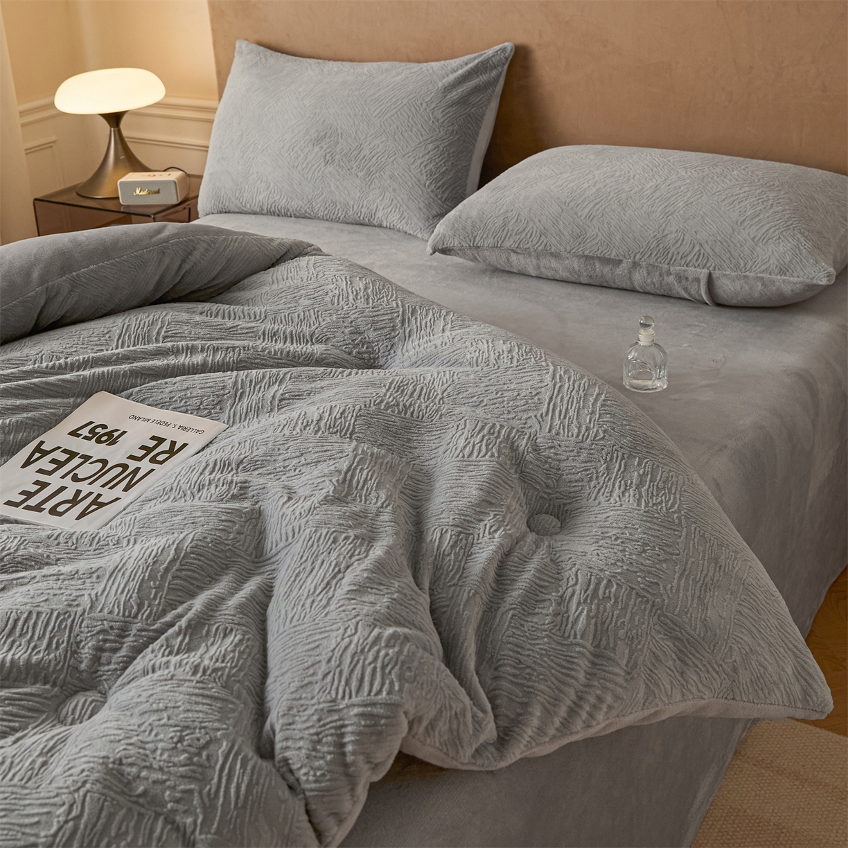 91家纺网 家纺一手货源 找家纺 星座家纺 2025新款雕花绒被子被芯冬被 格纹--山灰