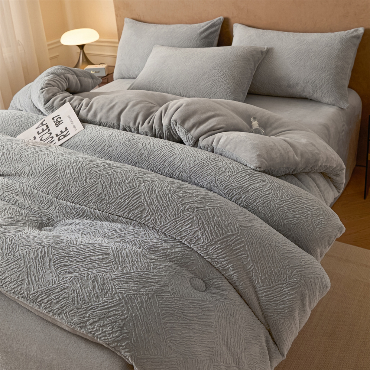 91家纺网 家纺一手货源 找家纺 星座家纺 2025新款雕花绒被子被芯冬被 格纹--山灰
