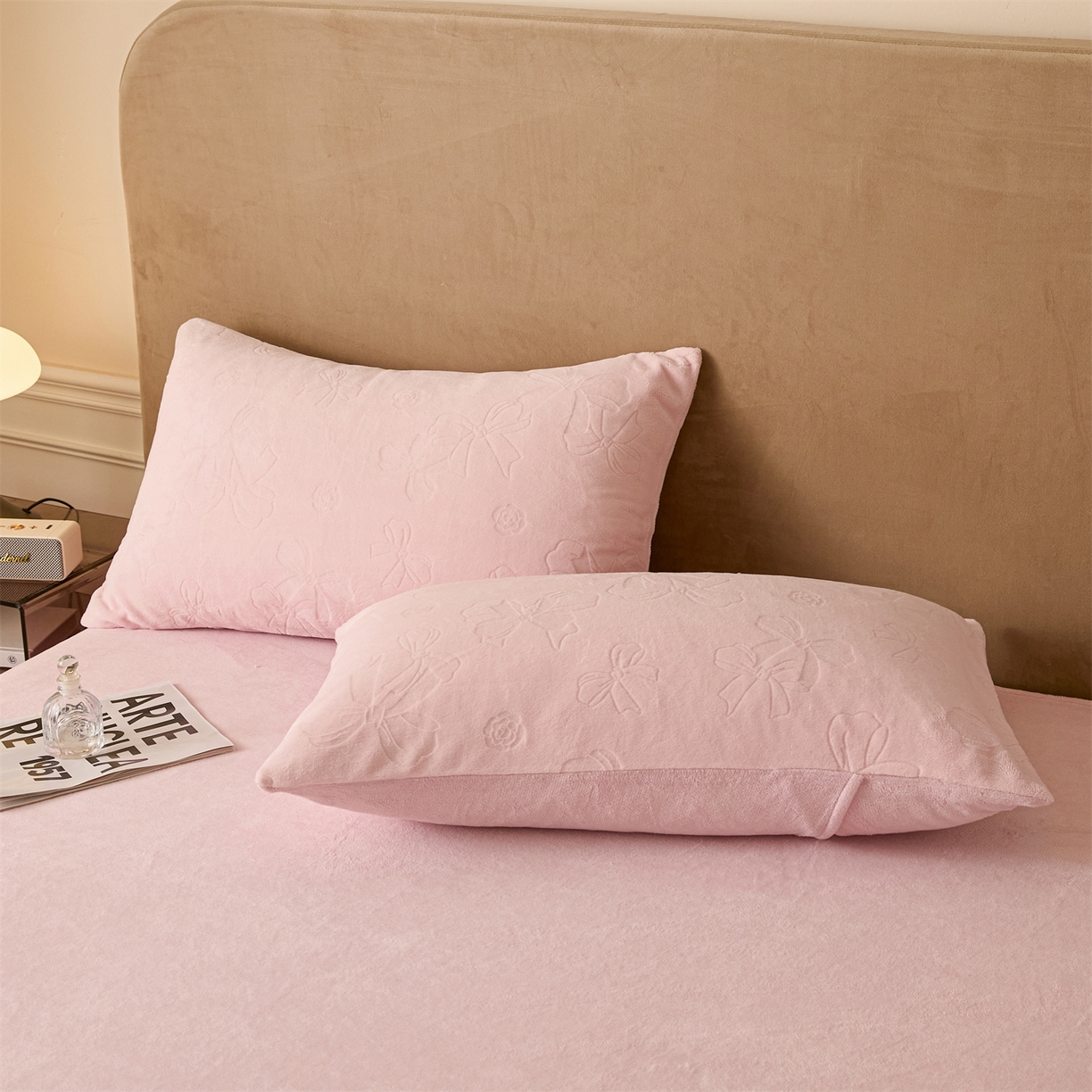 91家纺网 家纺一手货源 找家纺 星座家纺 2025新款雕花绒被子被芯冬被 蝴蝶结-粉