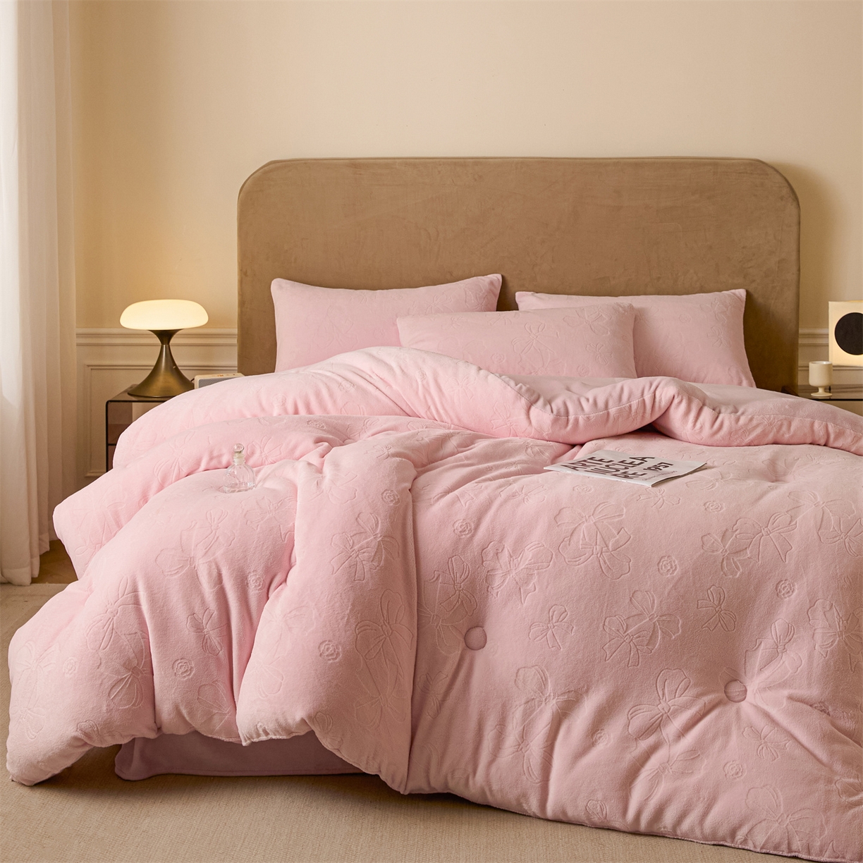 91家纺网 家纺一手货源 找家纺 星座家纺 2025新款雕花绒被子被芯冬被 蝴蝶结-粉