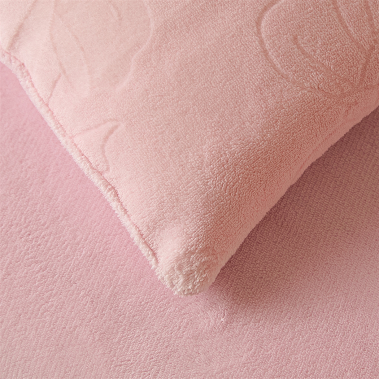 91家纺网 家纺一手货源 找家纺 星座家纺 2025新款雕花绒被子被芯冬被 蝴蝶结-粉