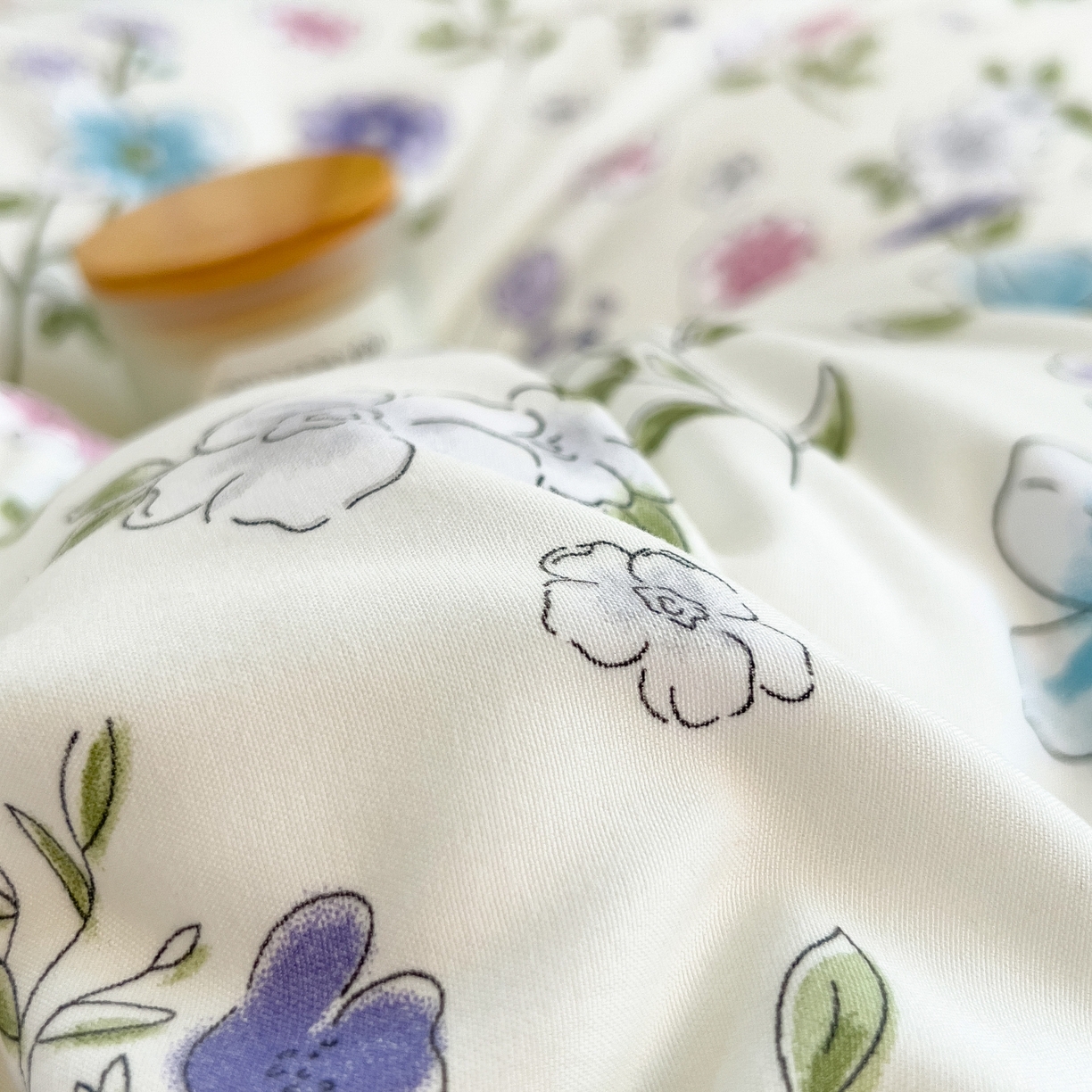 91家纺网 家纺一手货源 找家纺 梵克保罗 2025秋冬新品10A抗菌双层纱冬被被子被芯 花韵