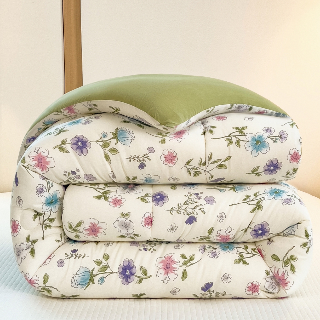 91家纺网 家纺一手货源 找家纺 梵克保罗 2025秋冬新品10A抗菌双层纱冬被被子被芯 花韵