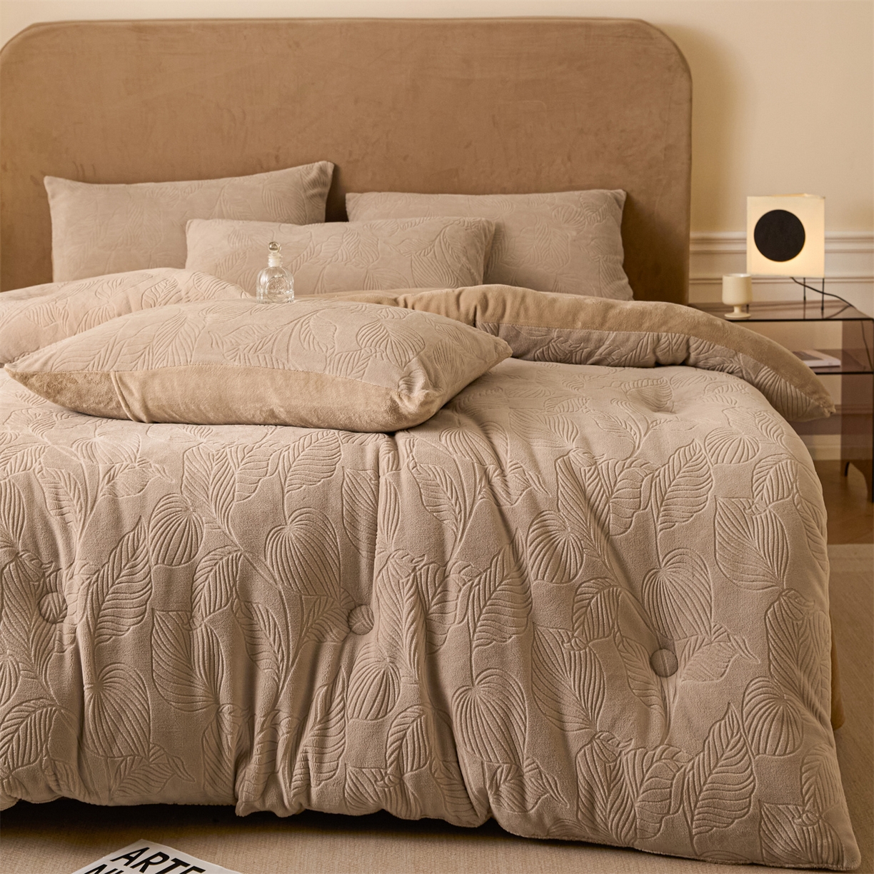 91家纺网 家纺一手货源 找家纺 星座家纺 2025新款雕花绒被子被芯冬被 棕榈-卡其