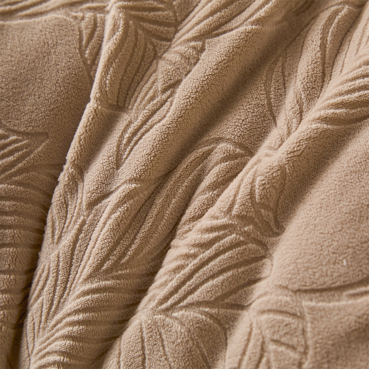 91家纺网 家纺一手货源 找家纺 星座家纺 2025新款雕花绒被子被芯冬被 棕榈-卡其