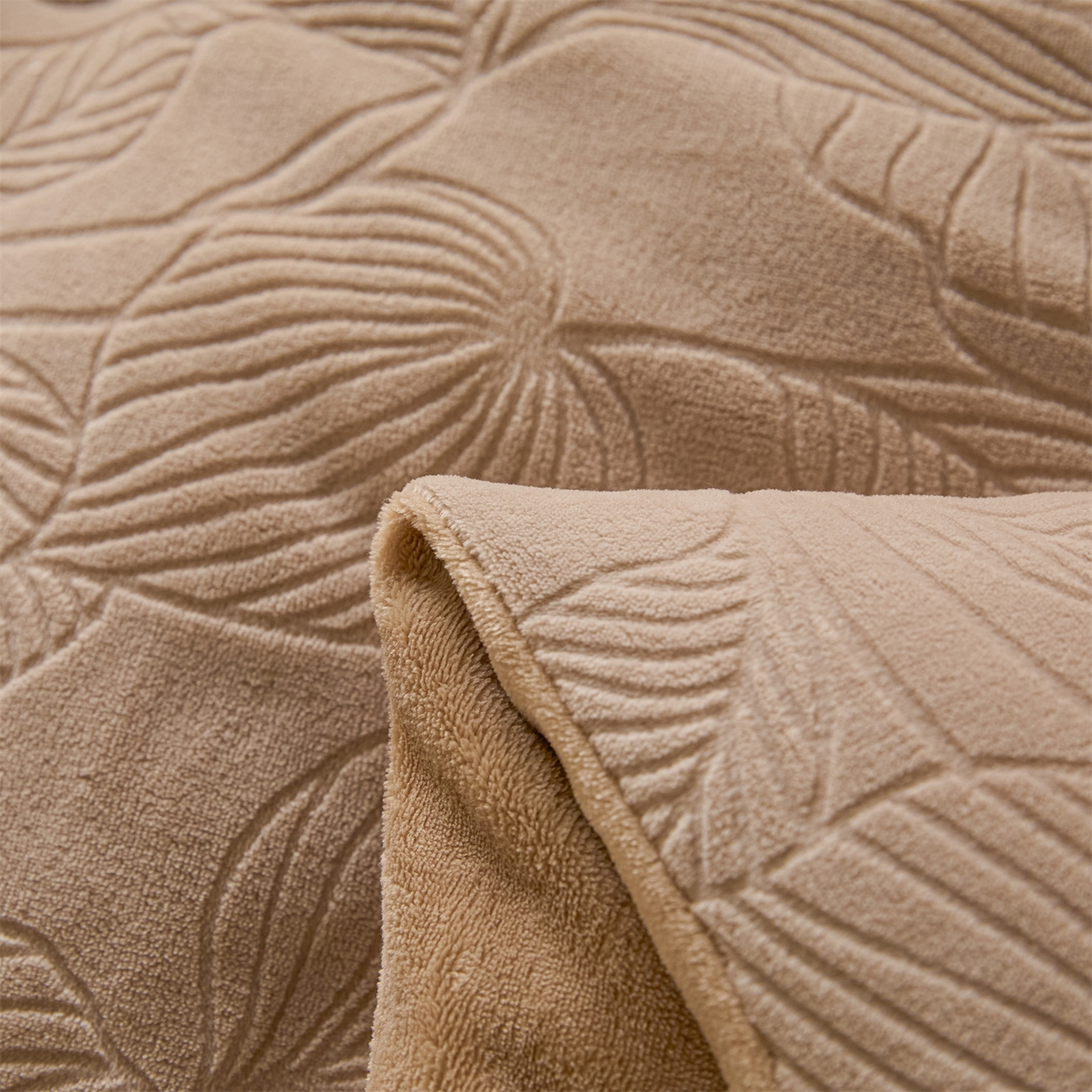 91家纺网 家纺一手货源 找家纺 星座家纺 2025新款雕花绒被子被芯冬被 棕榈-卡其